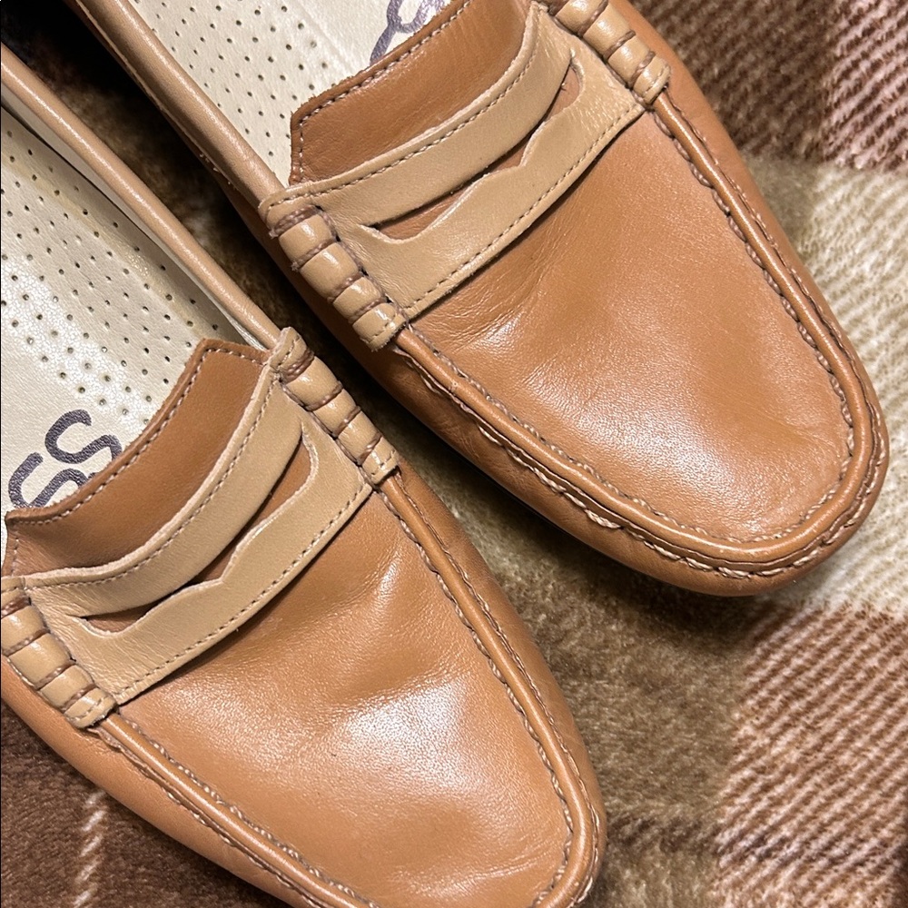 Trotters Women's Leather Loafers in Tan - Picture 2 of 9